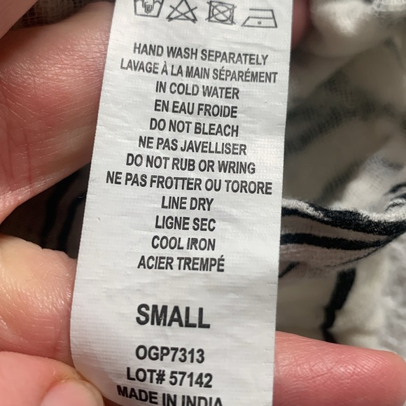 Elan gauzy cotton romper with two front pockets and adjustable waist size small - Picture 7 of 9